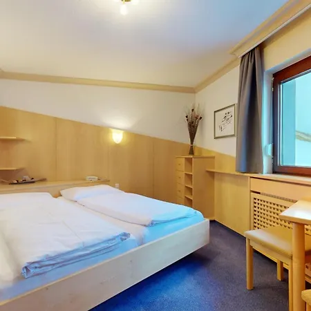 Haus Bergkristall ゲストハウス